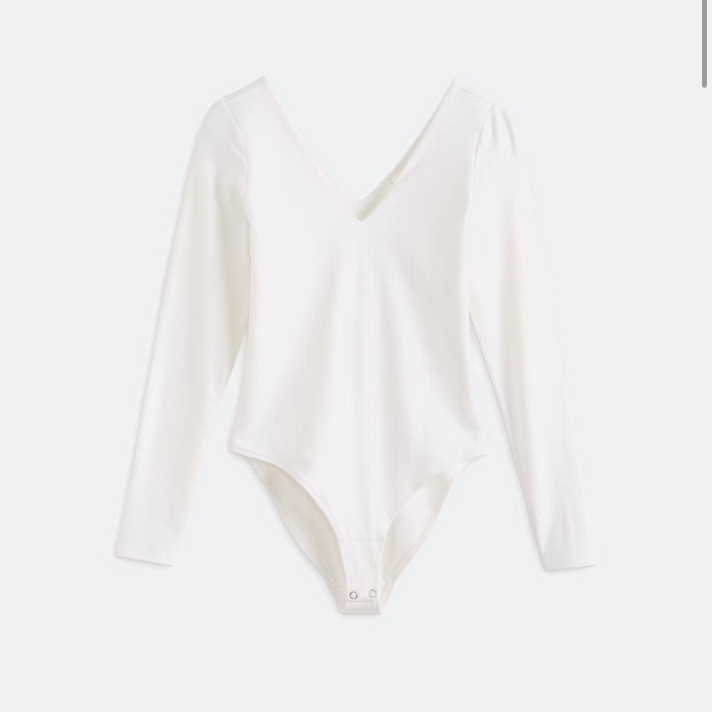 NINE BRITTON Nahalia V Neck Ribbed Knit Bodysuit off white